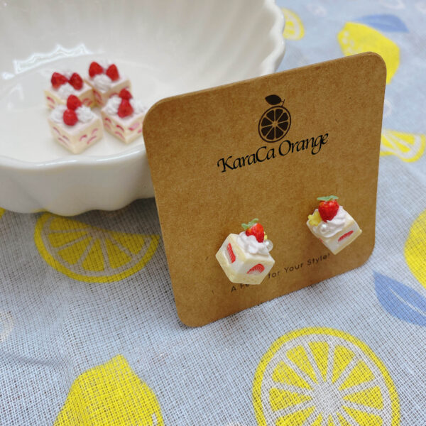 Mini strawberry cake studs
