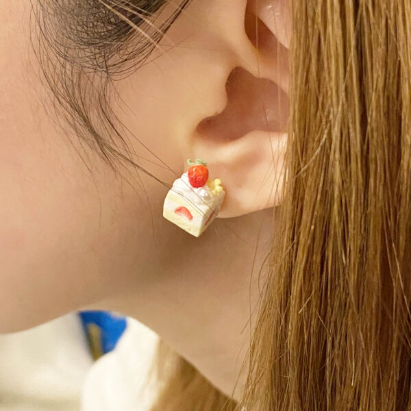 Mini strawberry cake studs - Image 3