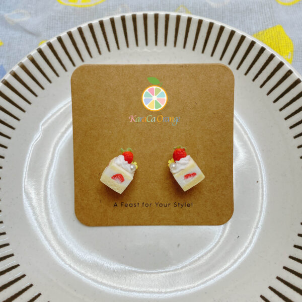 Mini strawberry cake studs - Image 4