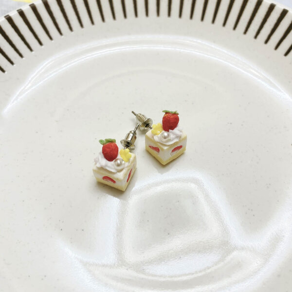 Mini strawberry cake studs - Image 2